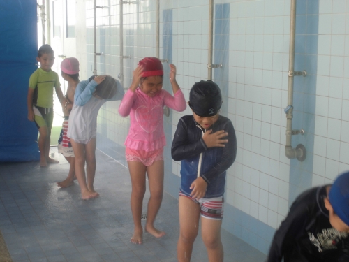 保育園　プール　着替え ８月１８日（火）年長さんのプール遊び｜北中城幼稚園の風景｜北中城村立 北中城小学校